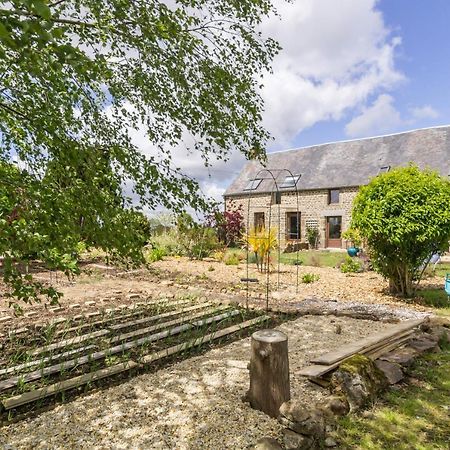 Savigny-le-Vieux Le Jardin Des Fees Bed & Breakfast エクステリア 写真