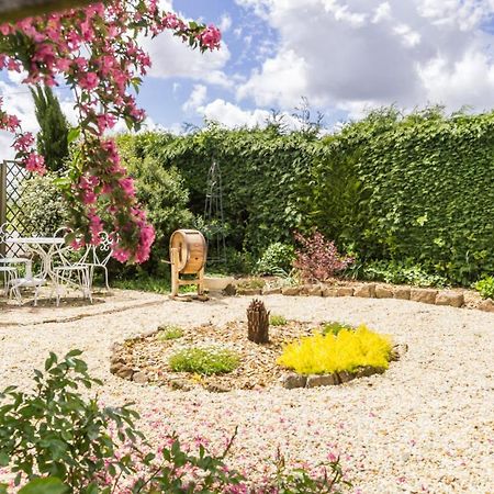 Savigny-le-Vieux Le Jardin Des Fees Bed & Breakfast エクステリア 写真