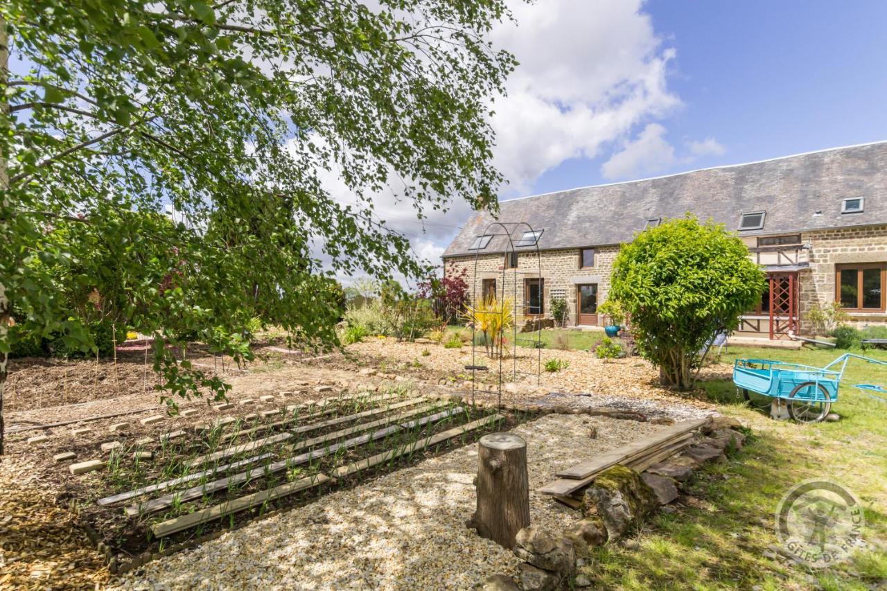 Savigny-le-Vieux Le Jardin Des Fees Bed & Breakfast エクステリア 写真
