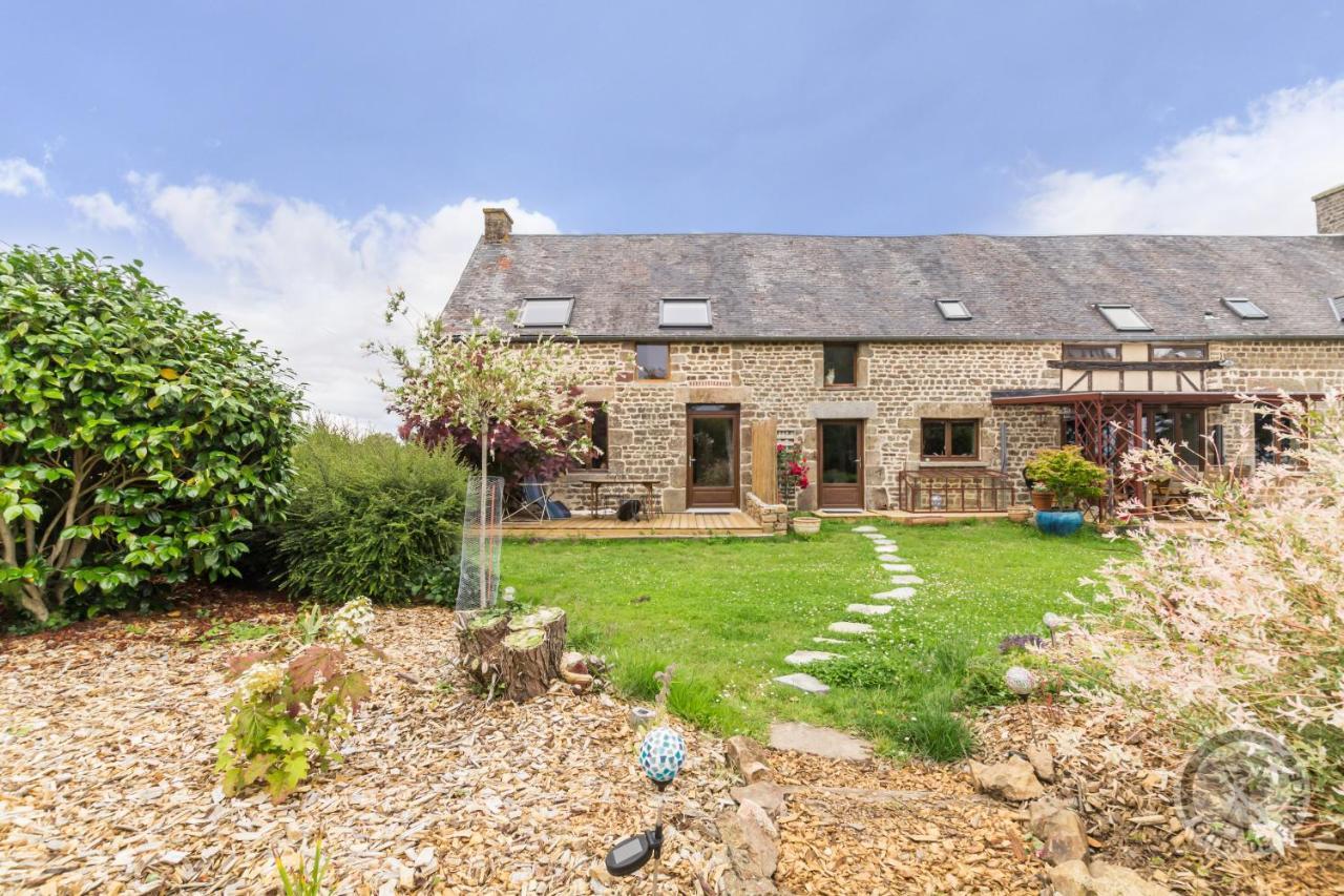 Savigny-le-Vieux Le Jardin Des Fees Bed & Breakfast エクステリア 写真