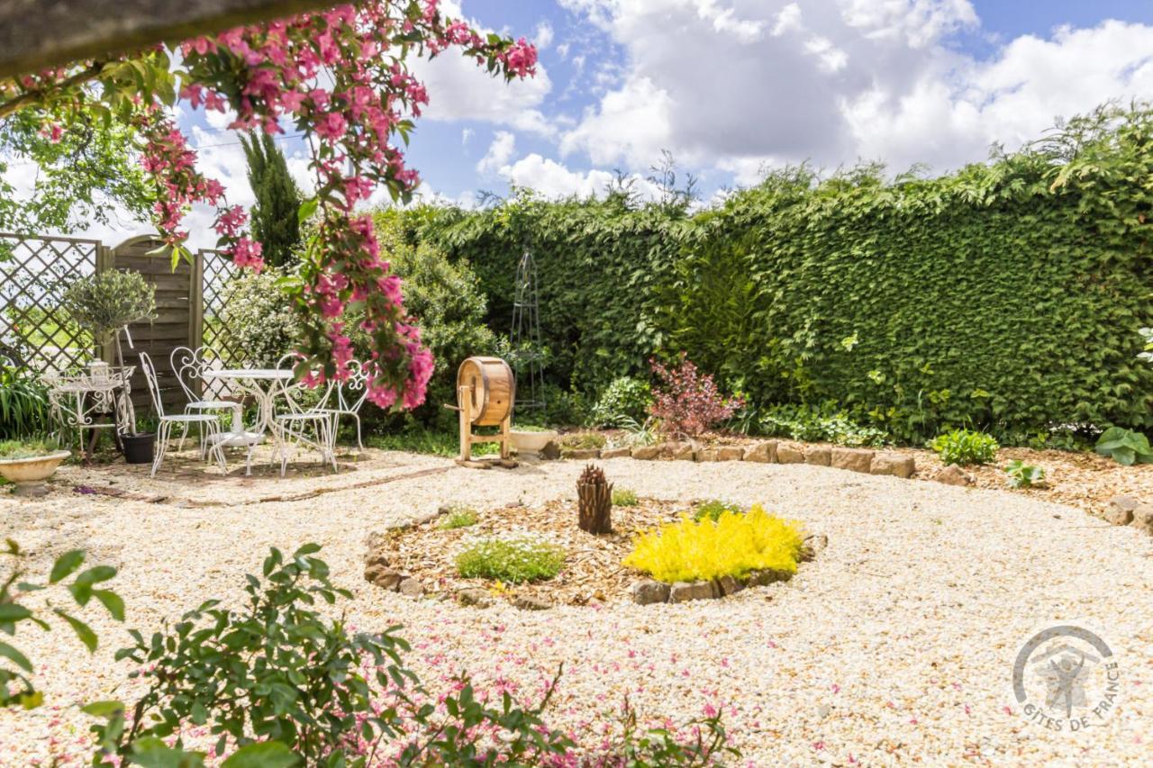 Savigny-le-Vieux Le Jardin Des Fees Bed & Breakfast エクステリア 写真